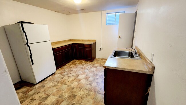 Building Photo - Preleasing Aug. 1st move in.  6 bedroom Re...