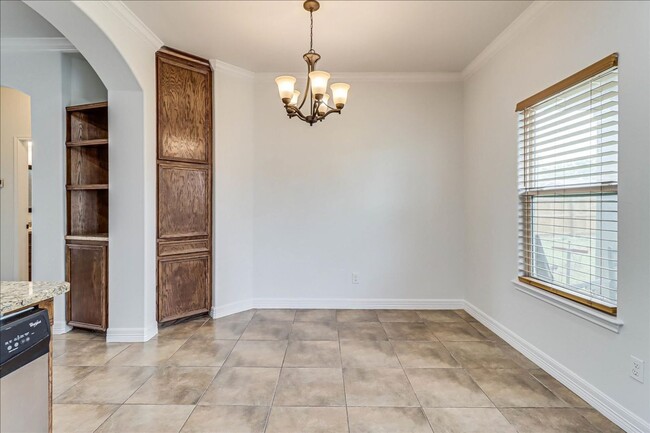 Building Photo - 2533 Lorine Dr