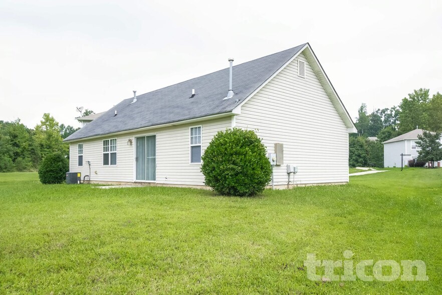 Building Photo - 2125 Sebastiani Dr