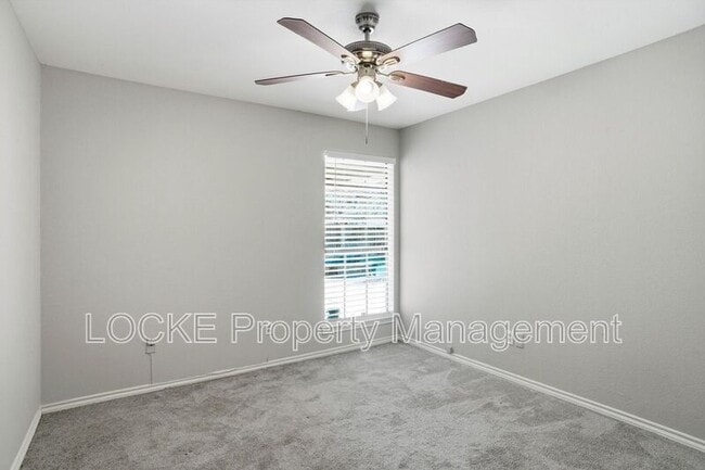 Building Photo - 2212 Valcourt Dr