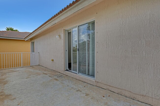 Building Photo - 176 Bellezza Terrace