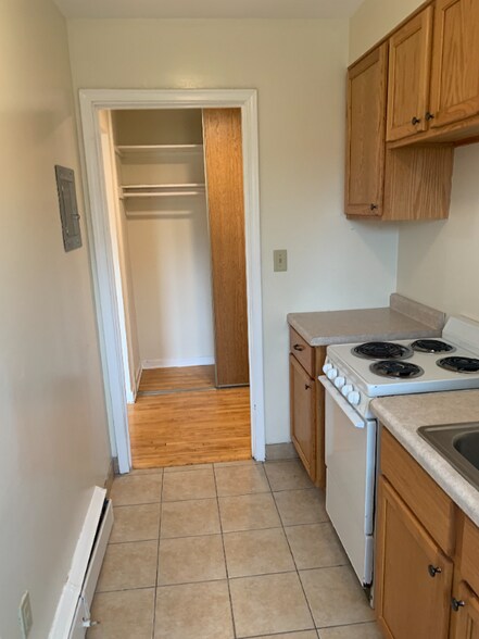 Building Photo - 877 St Paul Ave