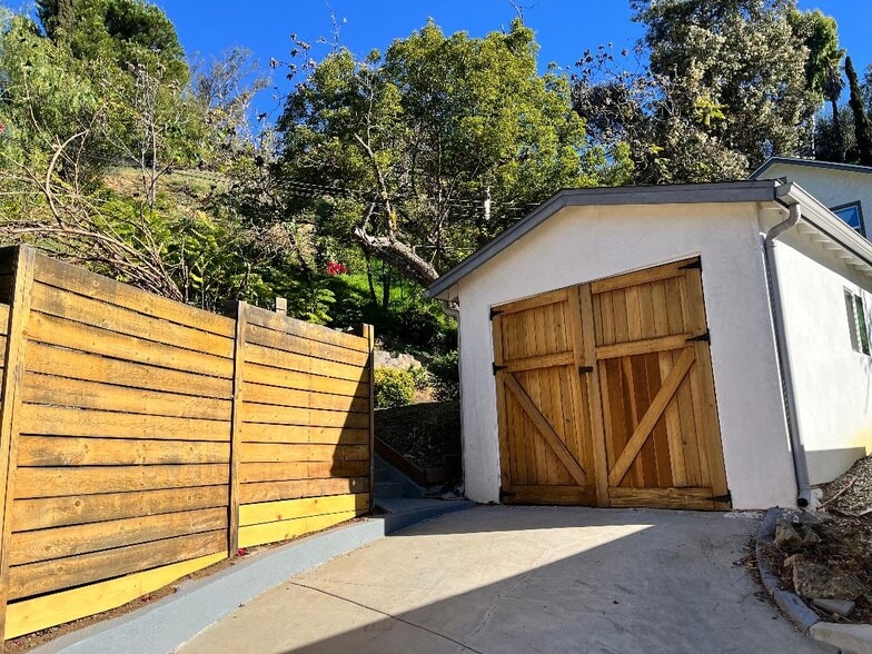 Building Photo - 1866 N Ave 56