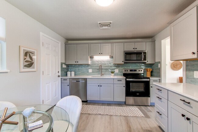 Building Photo - Charming 2BR Duplex in Lakewood by Crown H...