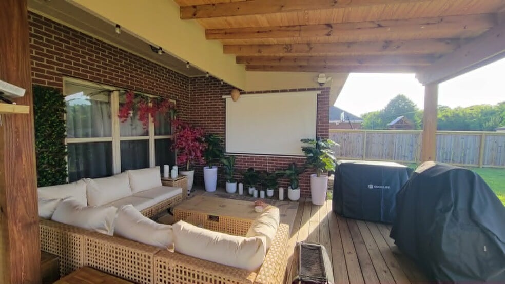 Building Photo - 7301 Anna Rose Dr