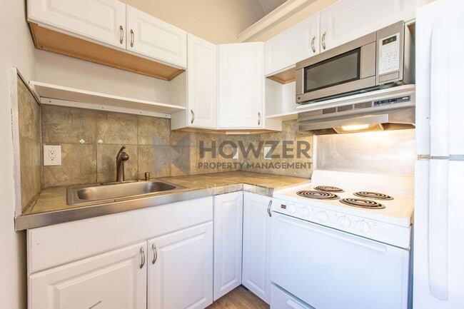 Building Photo - 1 Wimbledon Dr