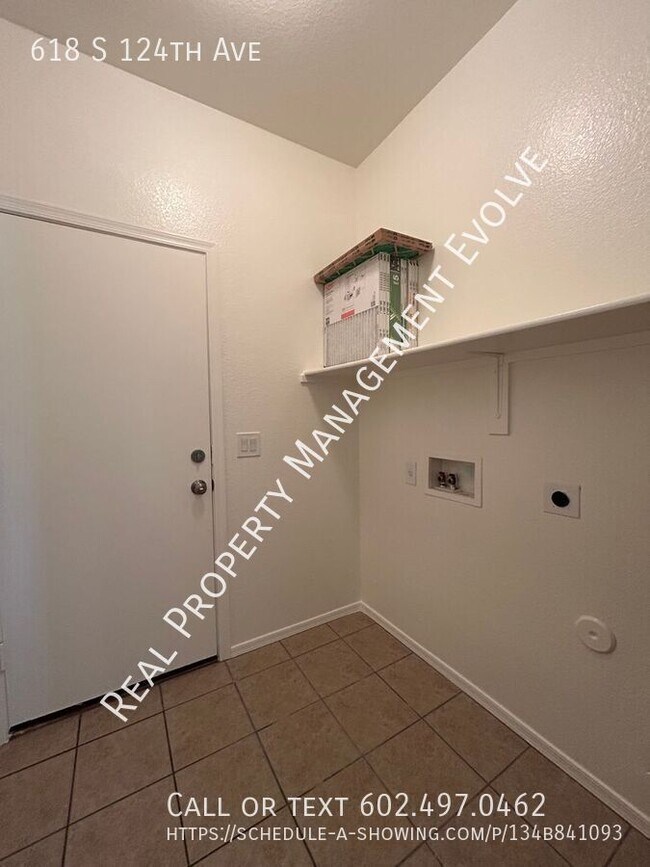 Building Photo - 618 S 124th Ave