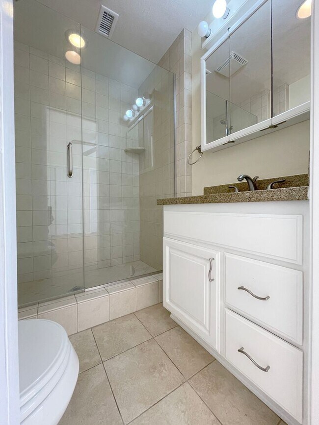 Building Photo - Single-Story Condo Steps from OC Fairgrounds & Minutes to Eastside Costa Mesa