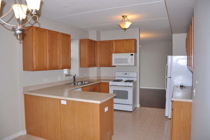 Building Photo - 656 Pearson St