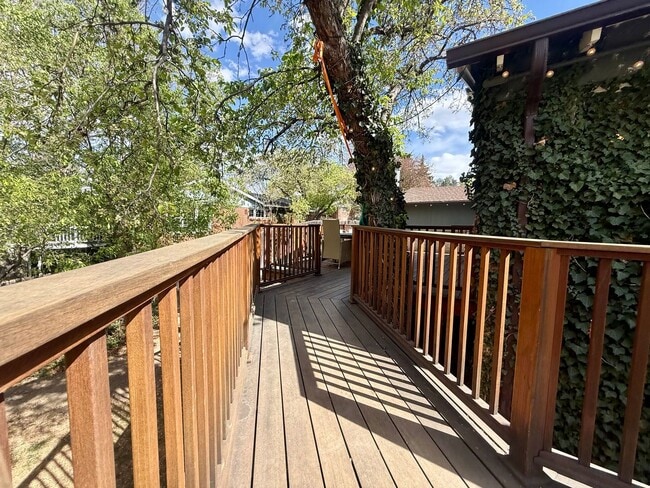 Building Photo - Sprawling 6 BR 4 BA Applewood Paradise - Live in Luxury with this Entertainer's Dream!