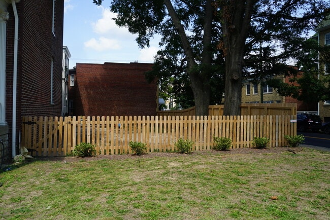 Building Photo - 2602 W Grace St