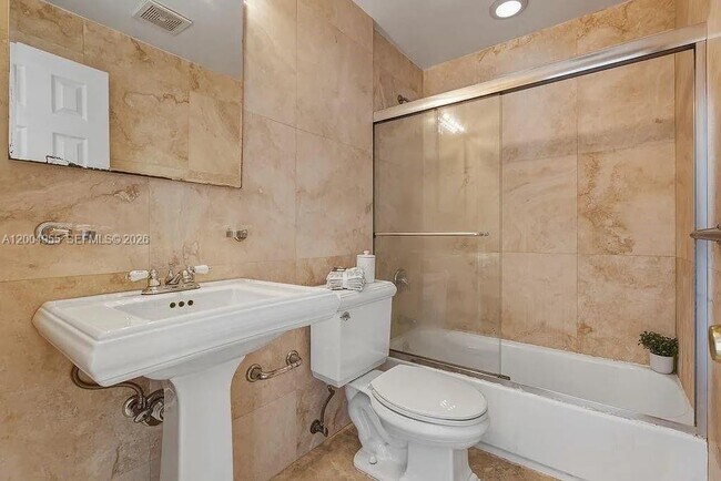 Building Photo - 1856 NE 46th St