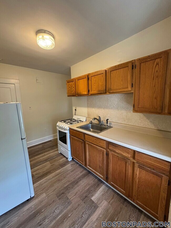 Building Photo - 155 Summer St