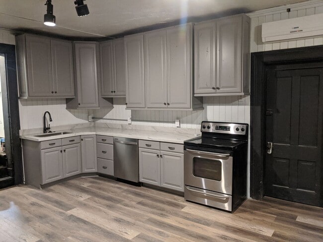 Building Photo - 623 E 100 S