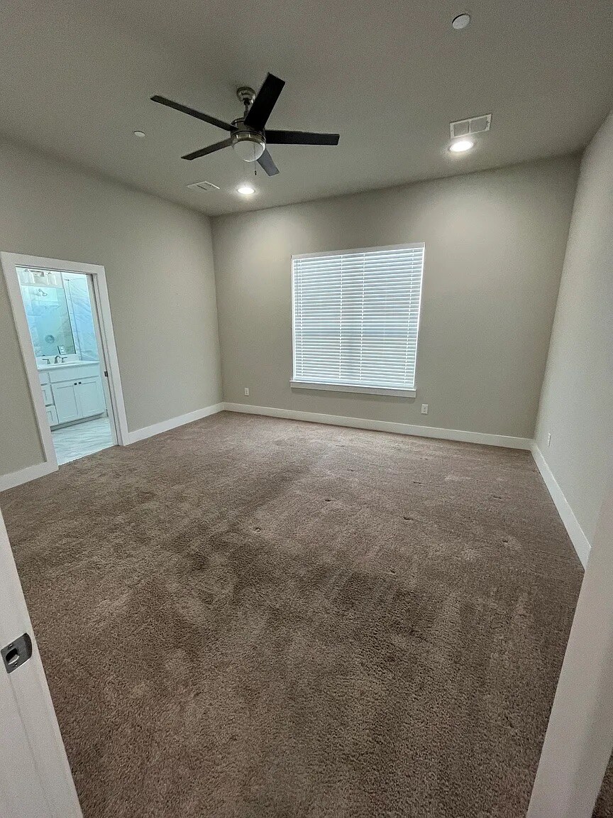 Building Photo - Room in Condo on Shea Rd