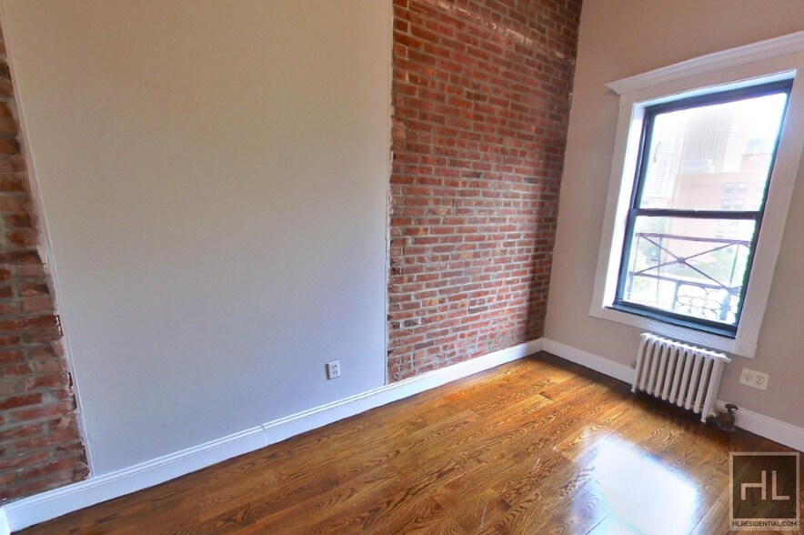 Building Photo - Tenth Avenue