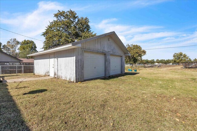 Building Photo - 8929 NE 52nd St