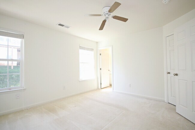 Building Photo - Pet-Friendly Pavilions at Pantops Townhome