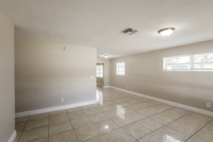 Building Photo - 2890 NW 20th St