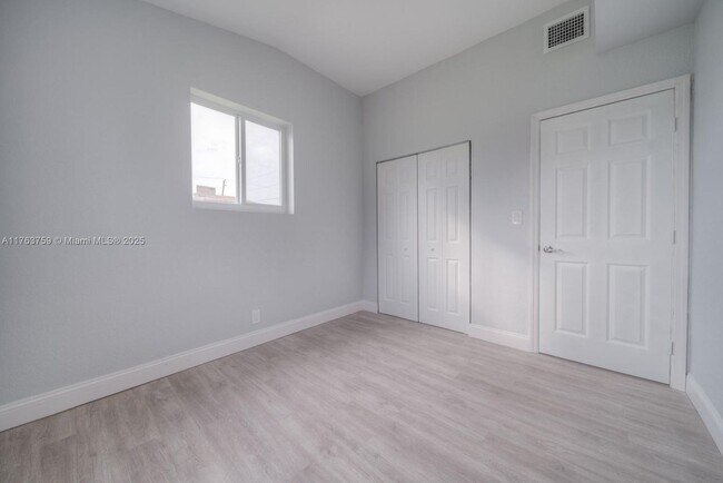 Building Photo - 17715 SW 103rd Ave