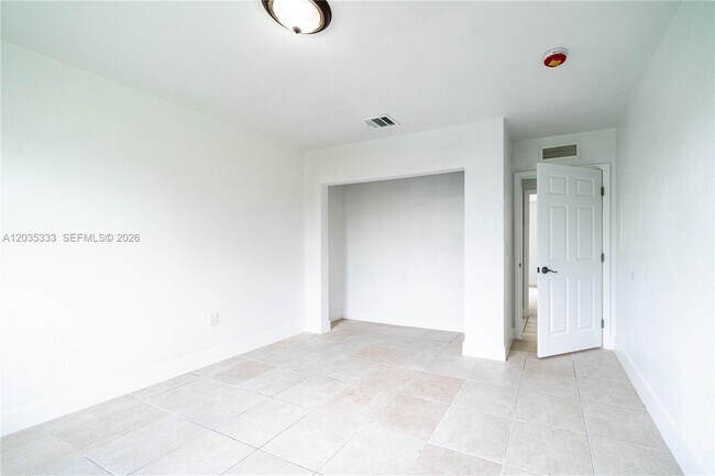 Building Photo - 705 NW 13th Terrace