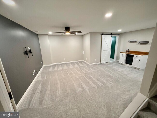 Building Photo - 104 Rover Ct