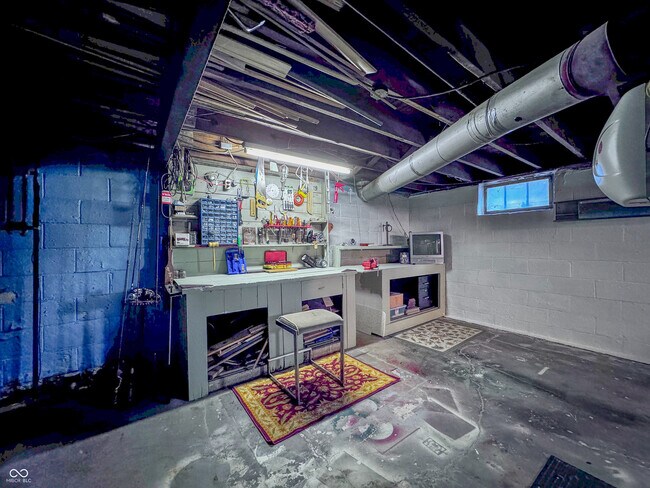 Building Photo - 850 N Butler Ave