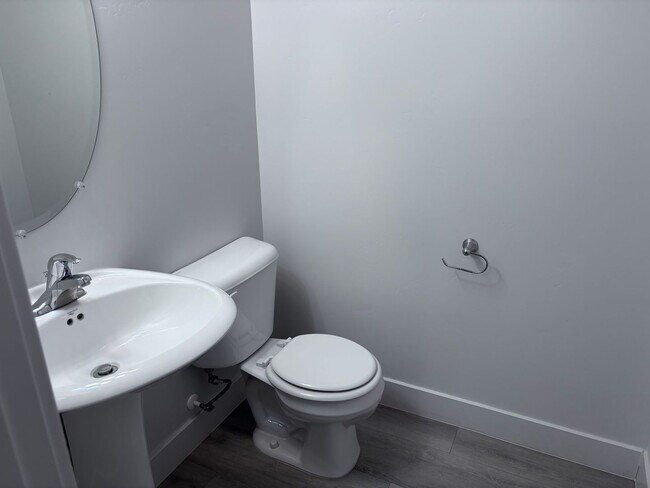 Building Photo - 3 bed / 2.5 bath / 2-car with washer/dryer/fridge 2019 built END UNIT!