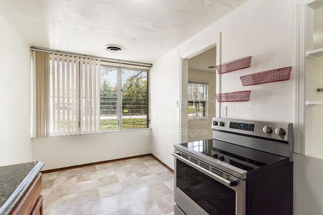 Building Photo - 7800 Schelhorn Rd