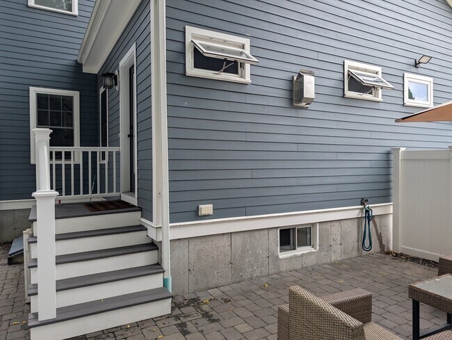 Building Photo - 187 Linwood Ave