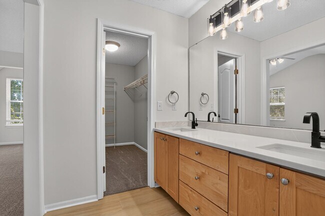 Building Photo - 15914 W 91st Terrace