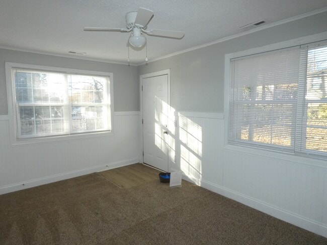 Building Photo - 10620 N Locust Ct