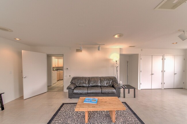 Building Photo - SANDIA HEIGHTS EXECUTIVE RENTAL 2+Story 3B...