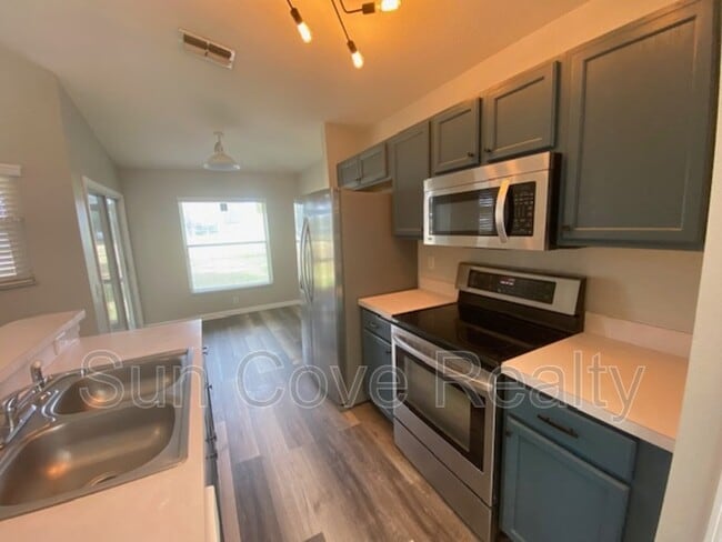 Building Photo - 5107 Gato Del Sol Cir