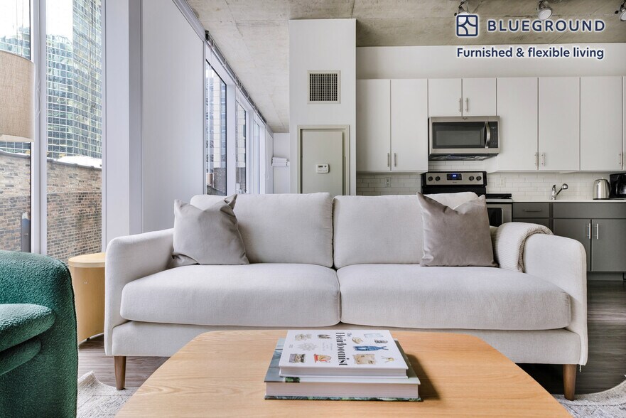 Building Photo - 215 W Lake St