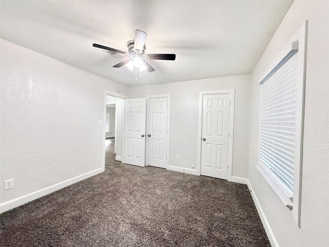 Building Photo - 137 Laurel St