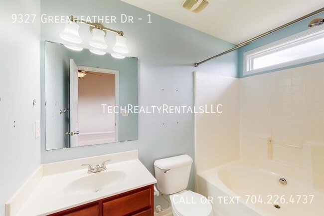 Building Photo - 9327 Greenheather Dr