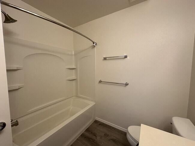 Building Photo - 1122 Kukulu St