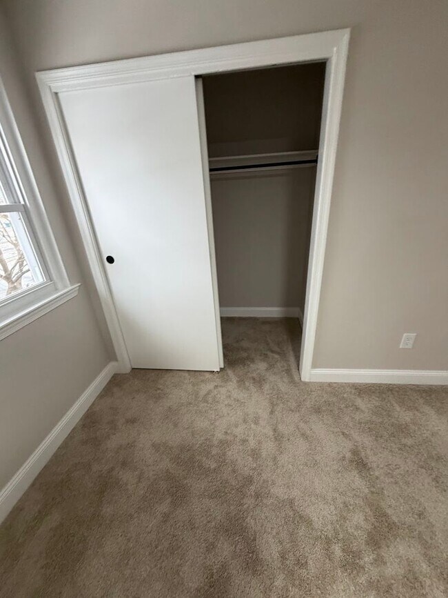 Building Photo - 3 Bedroom Townhouse