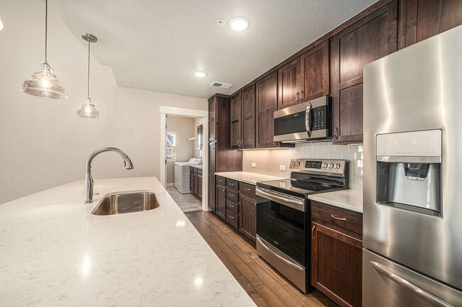 Building Photo - 3B/2B Condo in the Flats at Centerra Now A...