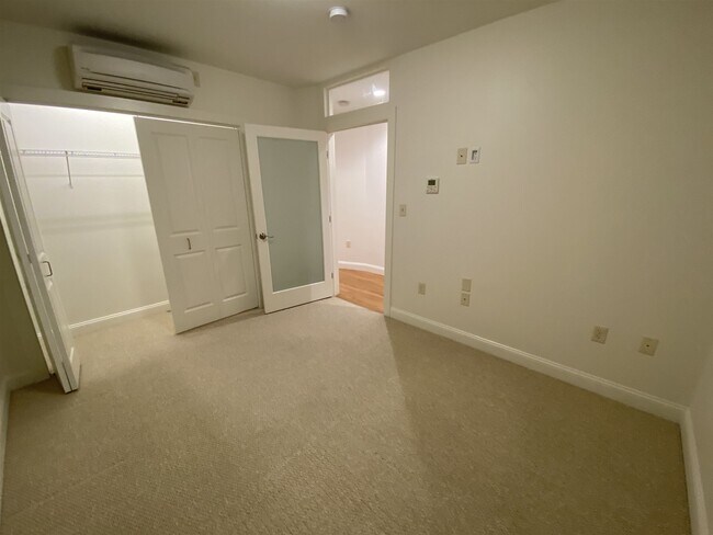 Building Photo - 875 Elm St
