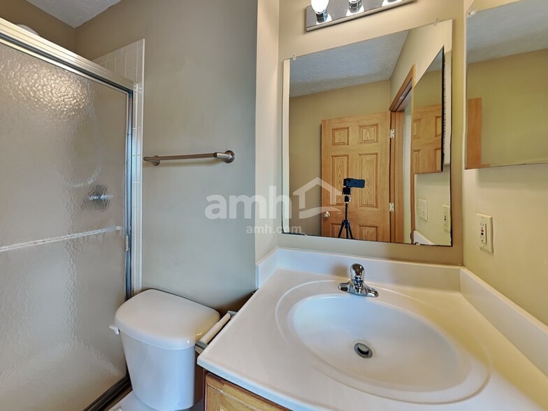 Building Photo - 438 Rothgate Dr