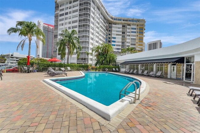 Building Photo - 100 Golden Isles Dr