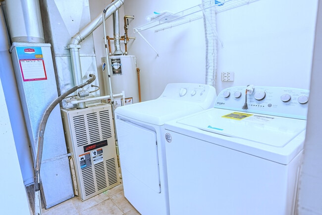 Building Photo - 2866 Stonewater Dr