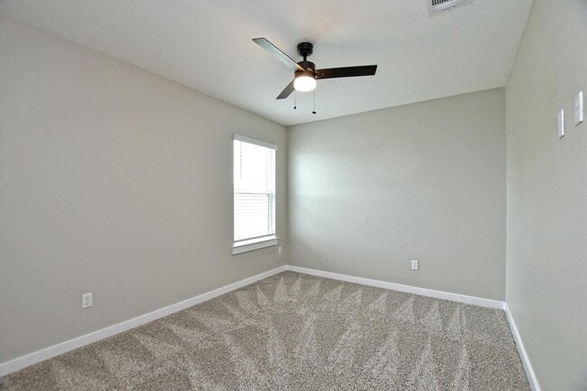 Building Photo - 201 Pearland St