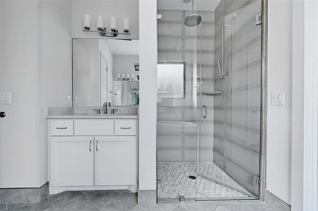 Building Photo - 1815 W 38th St