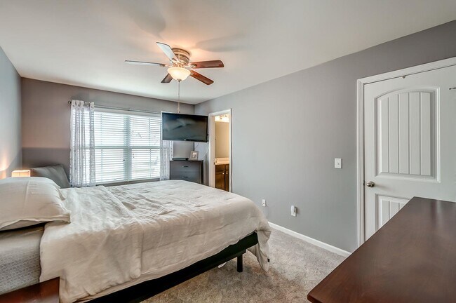Building Photo - 1431 Riverbrook Dr