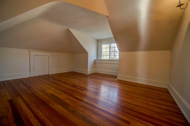 Interior Photo - 5708 Pimlico Rd