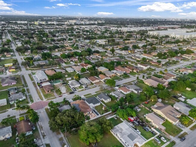 Building Photo - 4530 SW 25th St