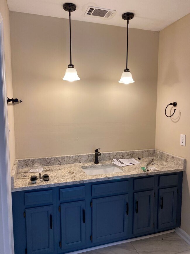 Building Photo - NEWLY RENOVATED- MOVE IN SPECIAL 300.00 OF...